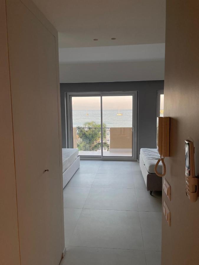 La Finestra Sul Mare Modern Apartment Giardini Naxos Exterior photo